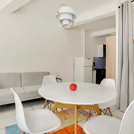 Appartement Cosy Studio Avec Coin Nuit A 200 Metres Du Palais Des Festivals *