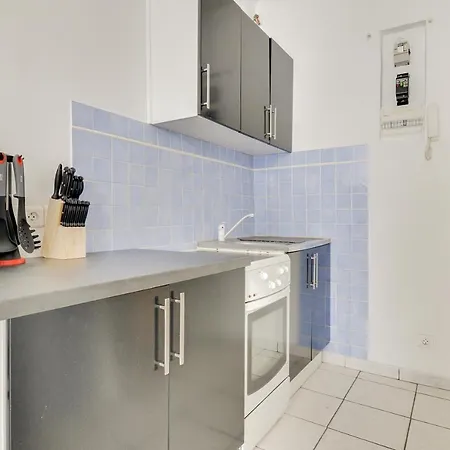 Appartement Cosy Studio Avec Coin Nuit A 200 Metres Du Palais Des Festivals Cannes