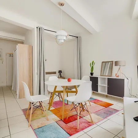 Cosy Studio Avec Coin Nuit A 200 Metres Du Palais Des Festivals