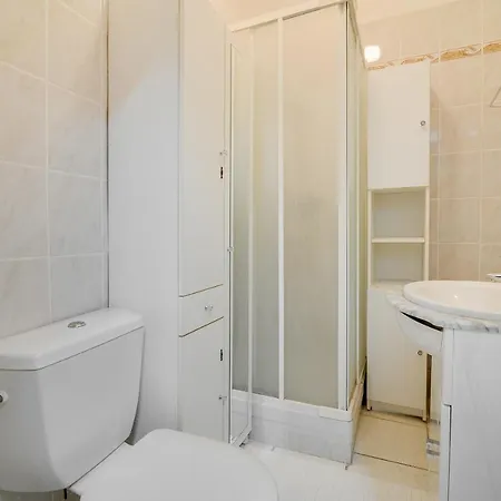 Appartement Cosy Studio Avec Coin Nuit A 200 Metres Du Palais Des Festivals